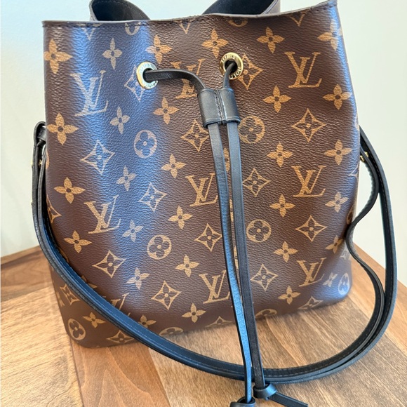 NéoNoé MM - Like NEW Louis Vuitton Classic. Includes dust bag & LV box. - Picture 5 of 10